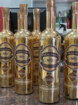 Vodka Halliwiss chai 1972 Vàng