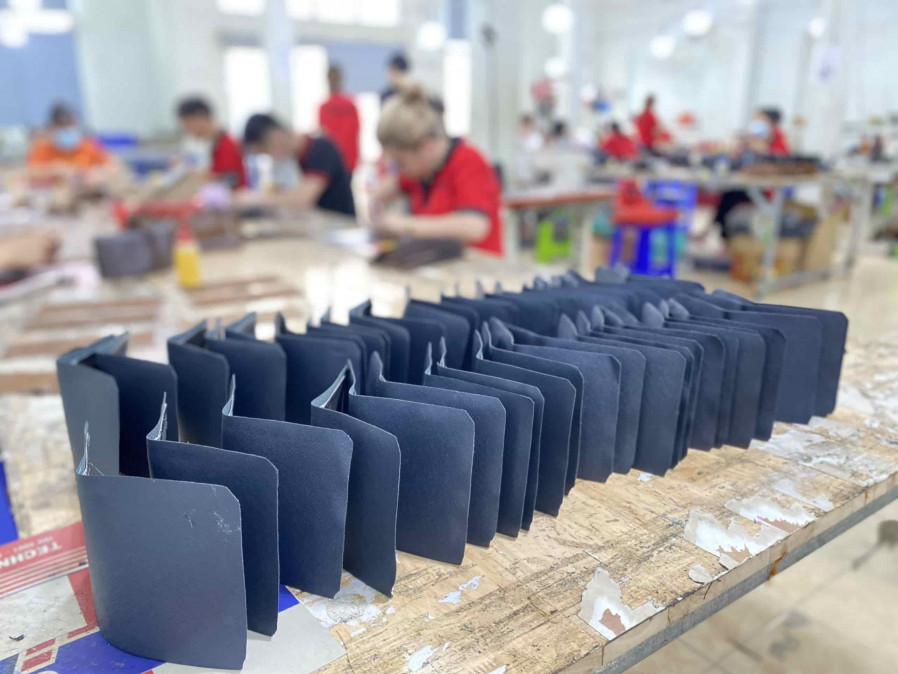 #Bạnđangmuốnkinhdoanh? #VỐNTHẤP? Bạn cần tìm xưởng sản xuất - nguồn hàng uy tín chất lượng giá tốt? Xưởng Ví Trường Chinh chuyên sản xuất ví thắt lưng da thật 100% tại Tp. Hồ Chí Minh Xưởng Gia Công